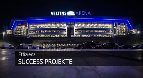 Foto der Veltins Arena bei Nacht mit Bildbeschriftung: Effizienz Success Projekte
