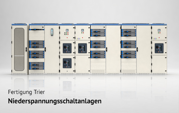 3D Rendering einer Kautz Niederspannungsschaltanlage auf grauem Hintergrund mit Bildbeschriftung: Fertigung Trier, Niederspannungsschaltanlagen
